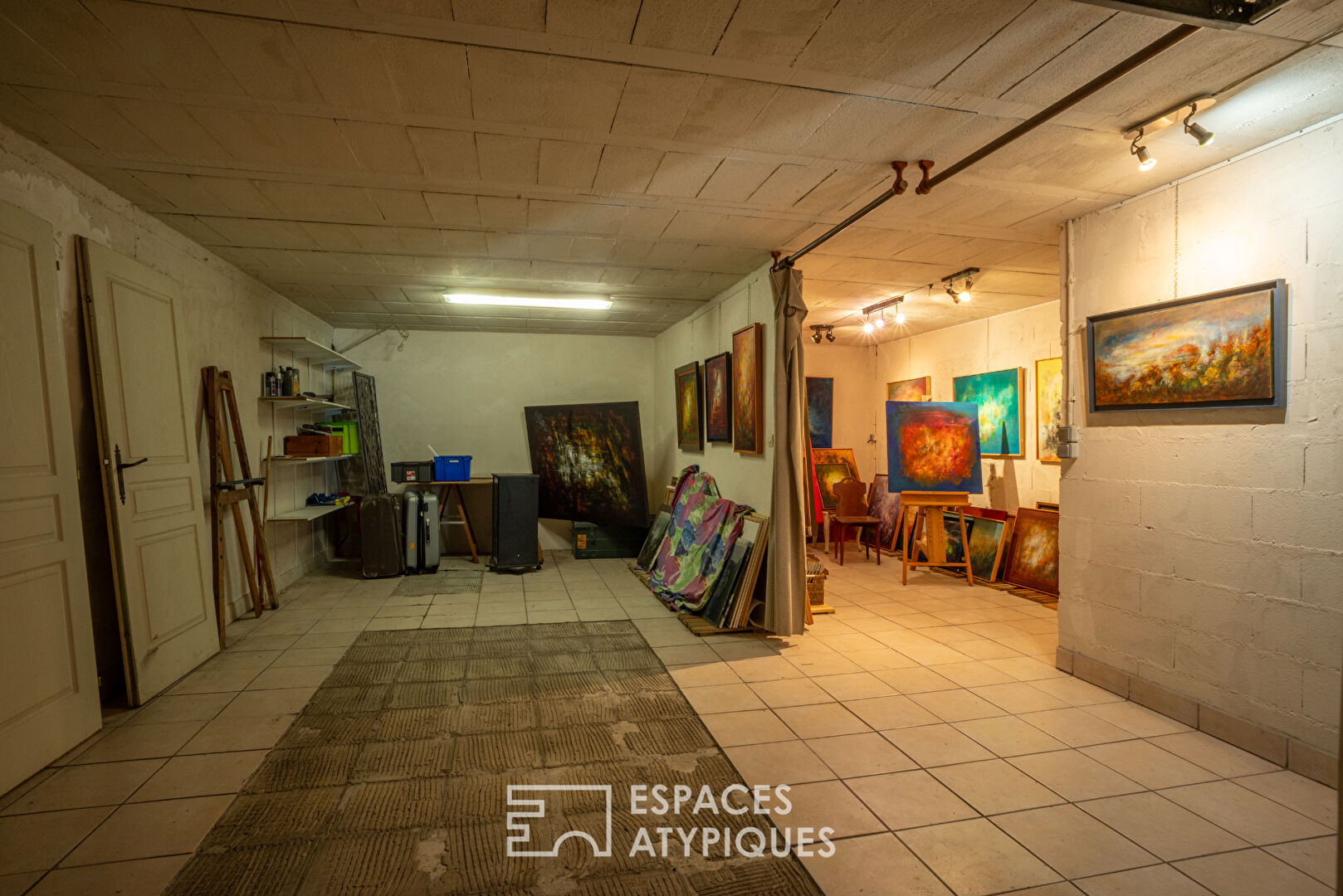 Loft d’artiste lumineux avec terrasse et vue