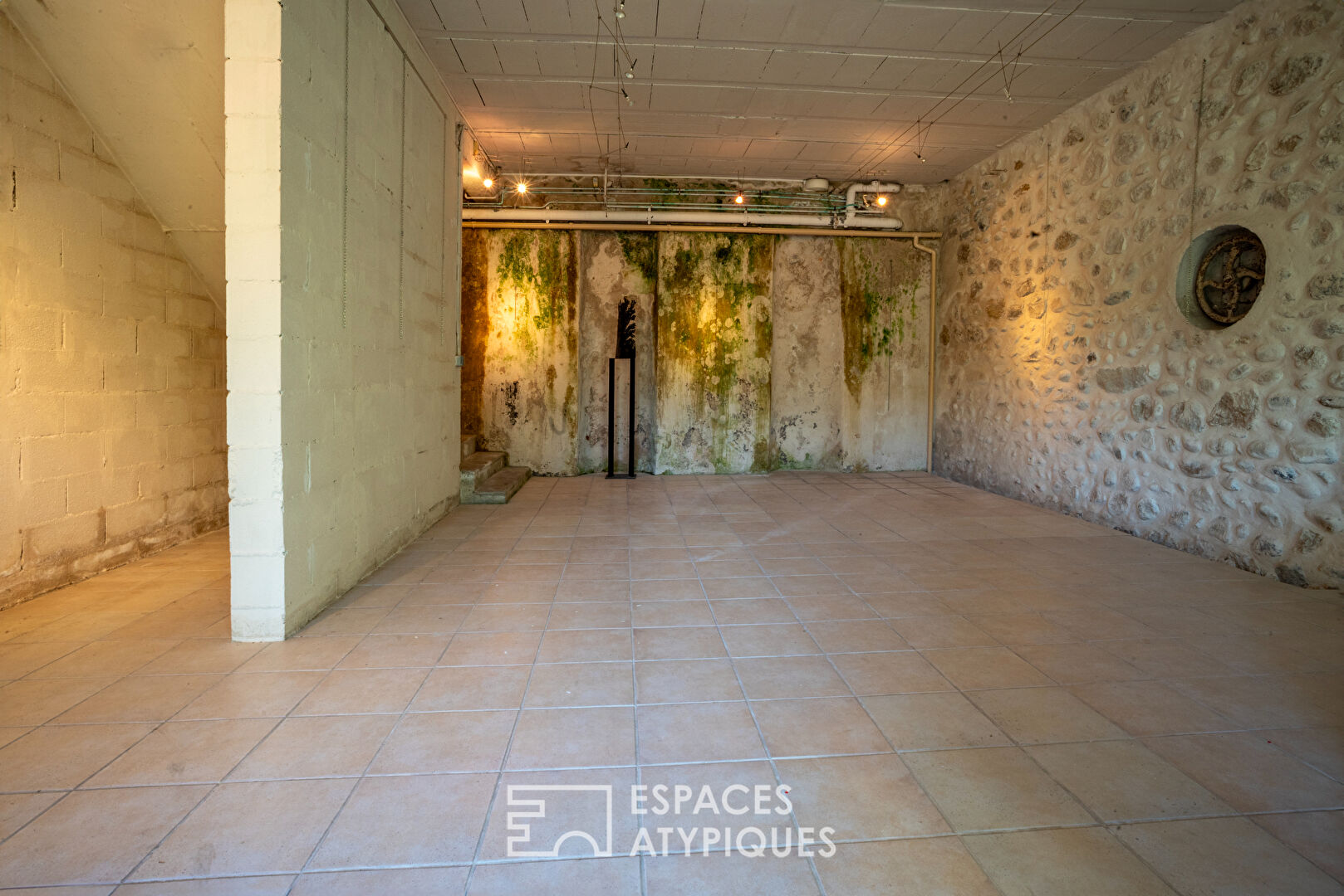 Loft d’artiste lumineux avec terrasse et vue