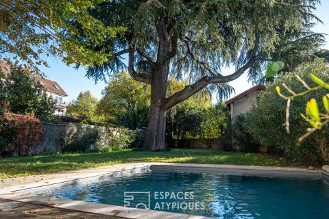 Maison bourgeoise années 30 avec jardin arboré et piscine