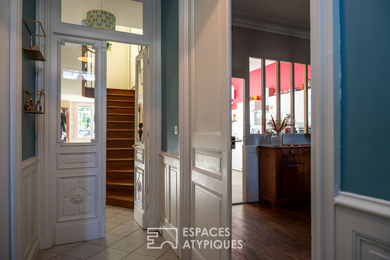 Maison bourgeoise années 30 avec jardin arboré et piscine