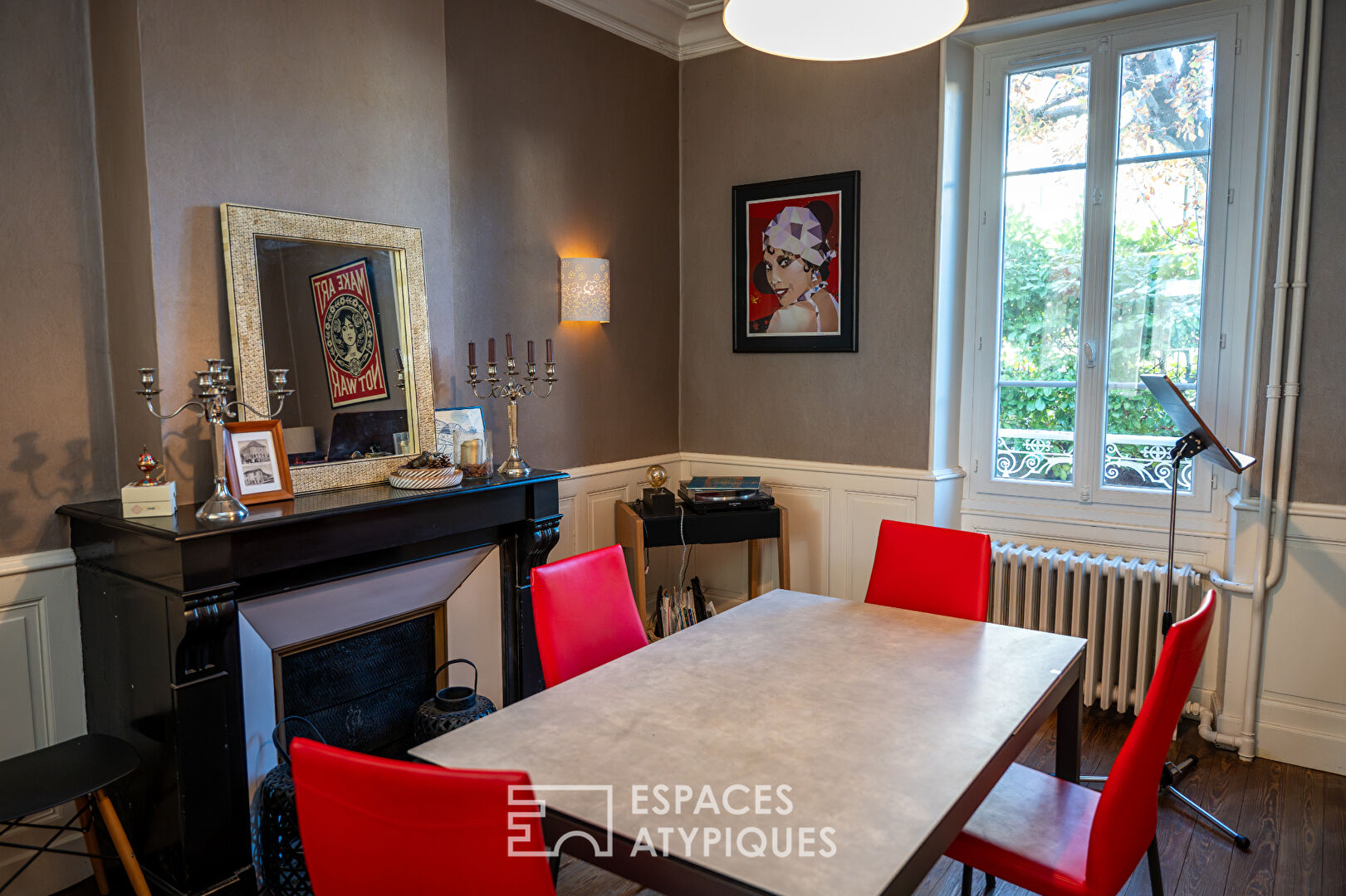 Maison bourgeoise années 30 avec jardin arboré et piscine