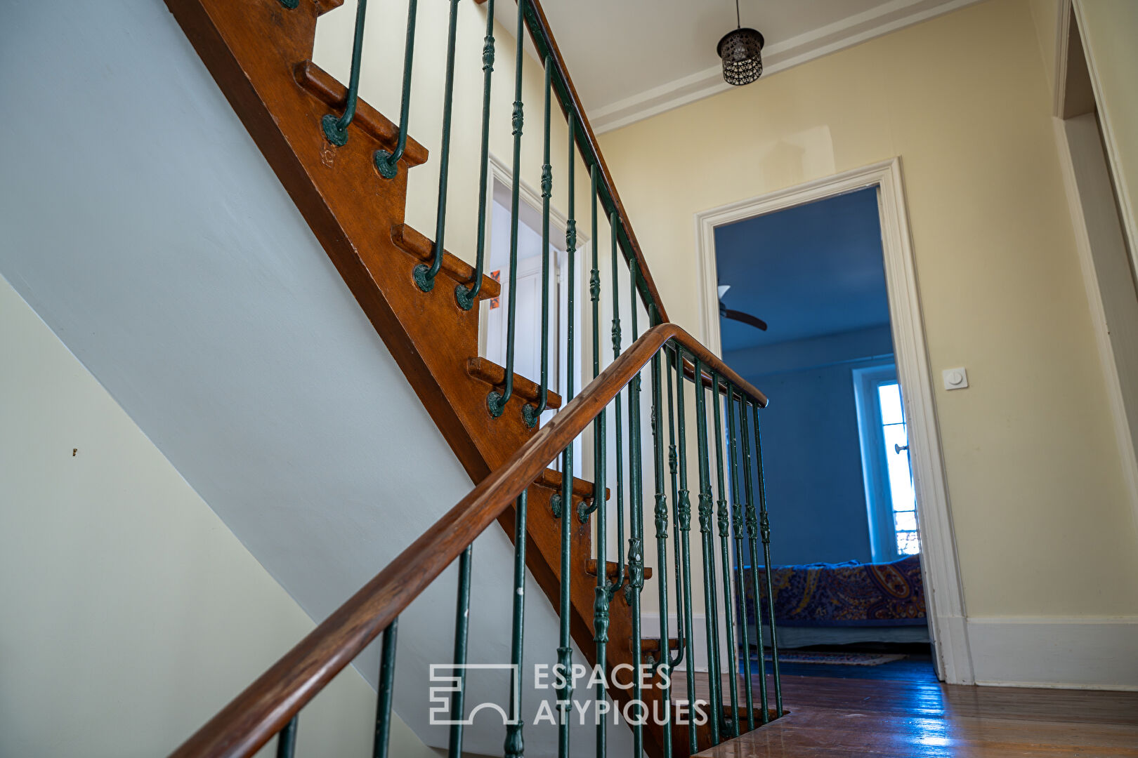 Maison bourgeoise années 30 avec jardin arboré et piscine