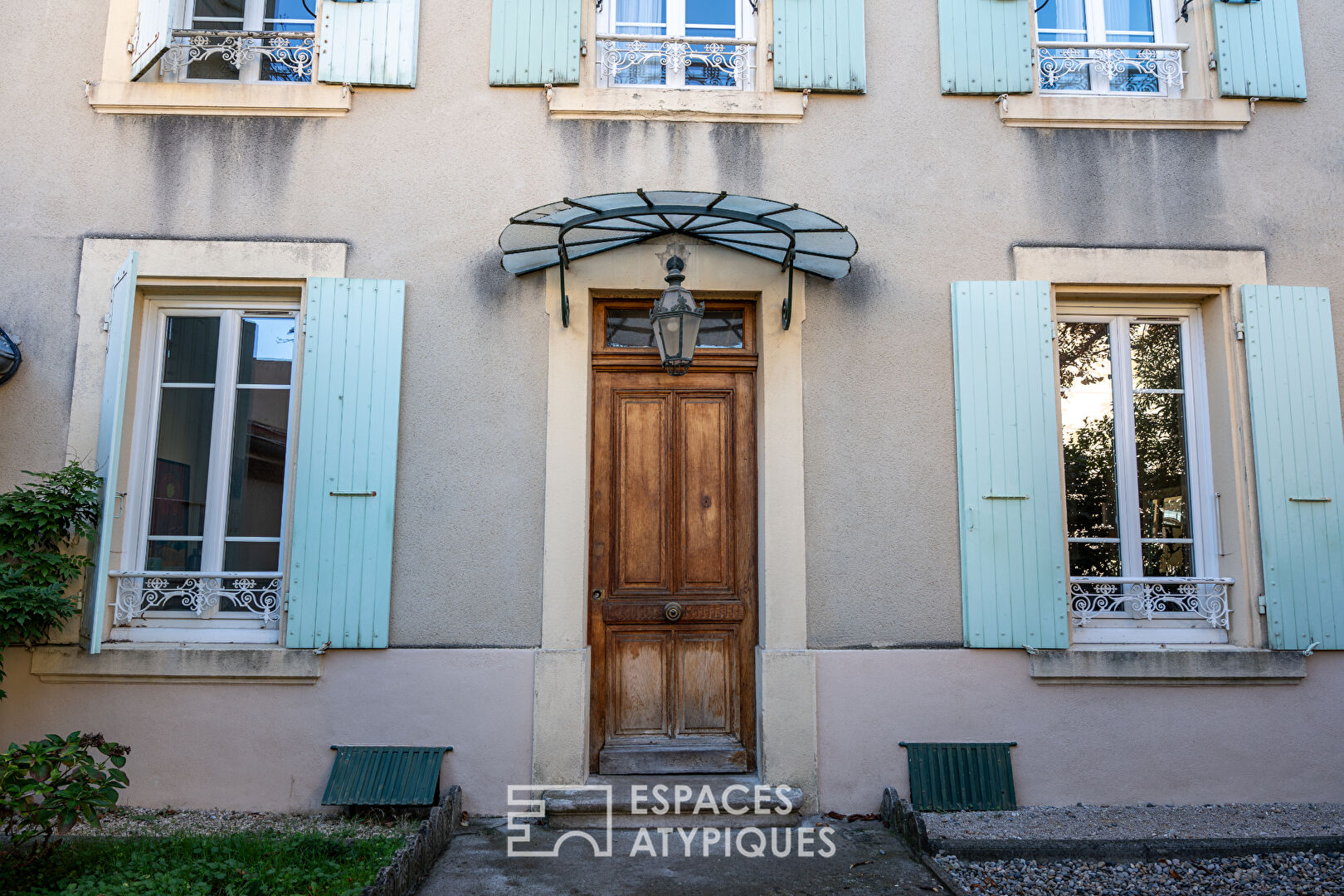 Maison bourgeoise années 30 avec jardin arboré et piscine