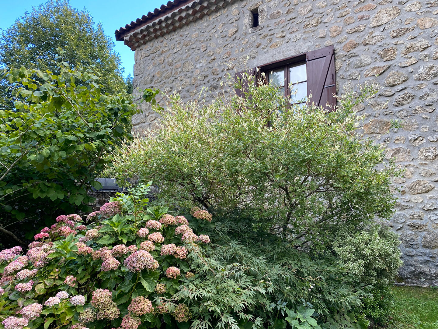 Maison de caractère, en pleine nature, au coeur de l’Ardèche verte.