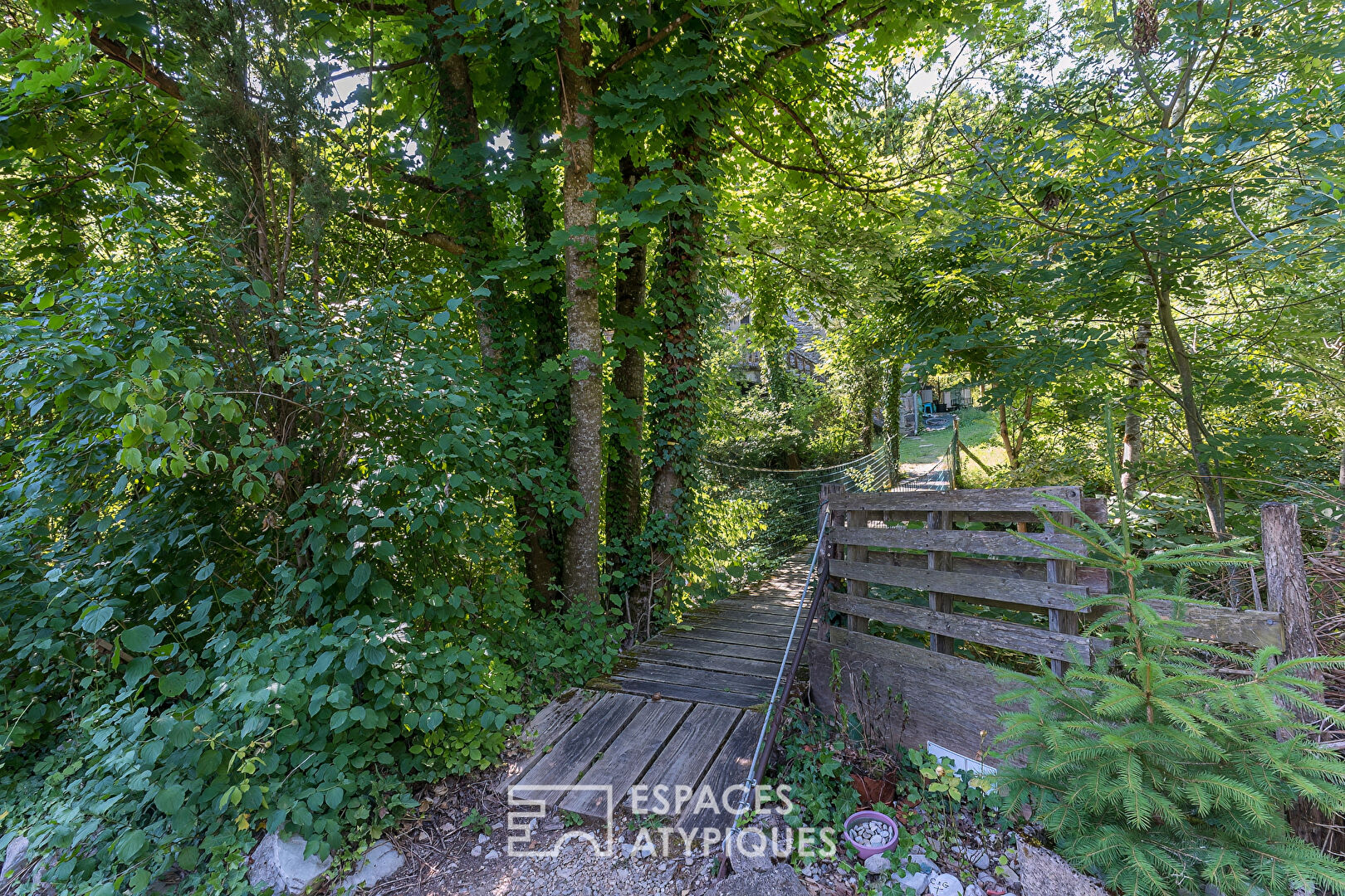 Ancien moulin situé à proximité de Die, en bordure de rivière