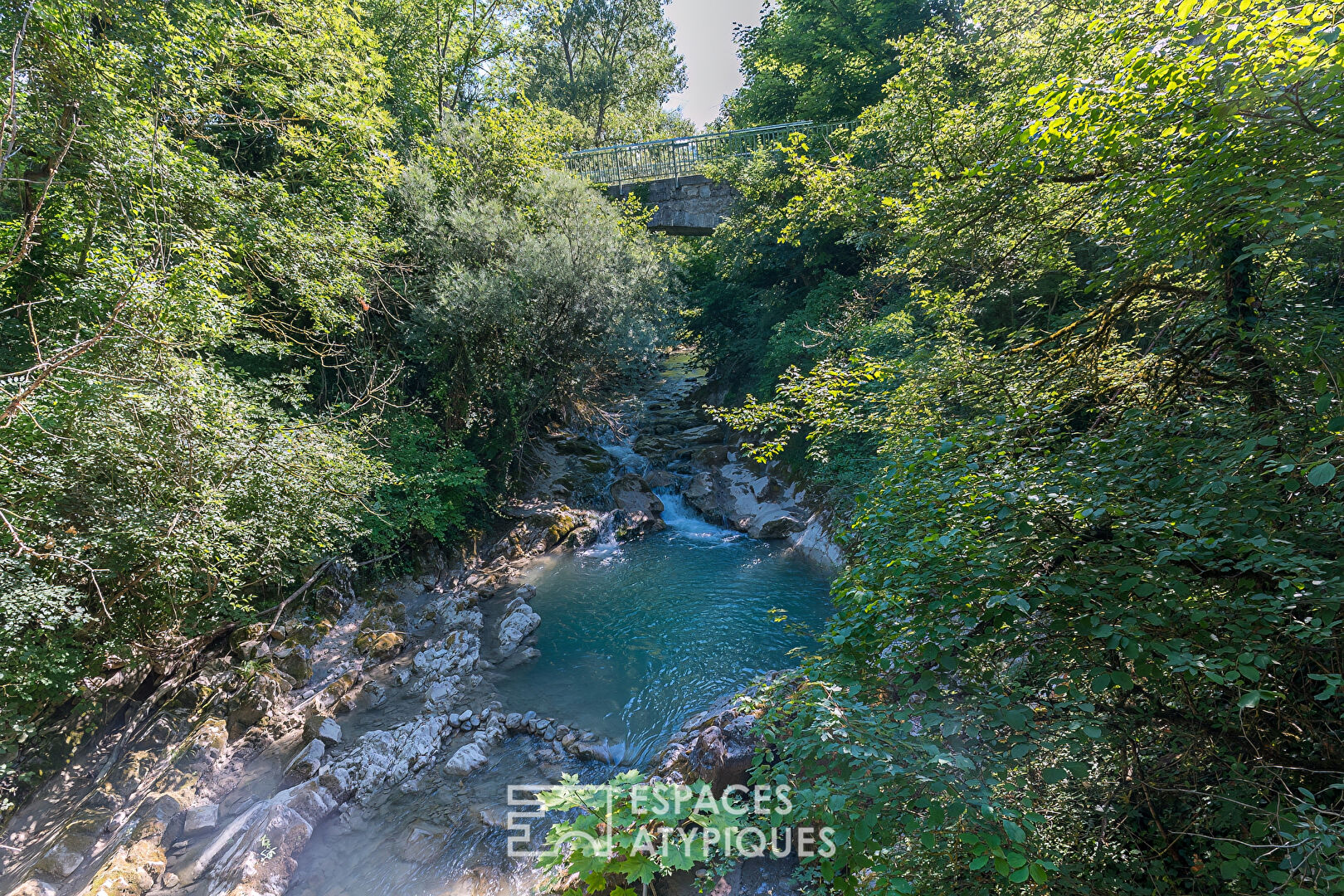 Ancien moulin situé à proximité de Die, en bordure de rivière