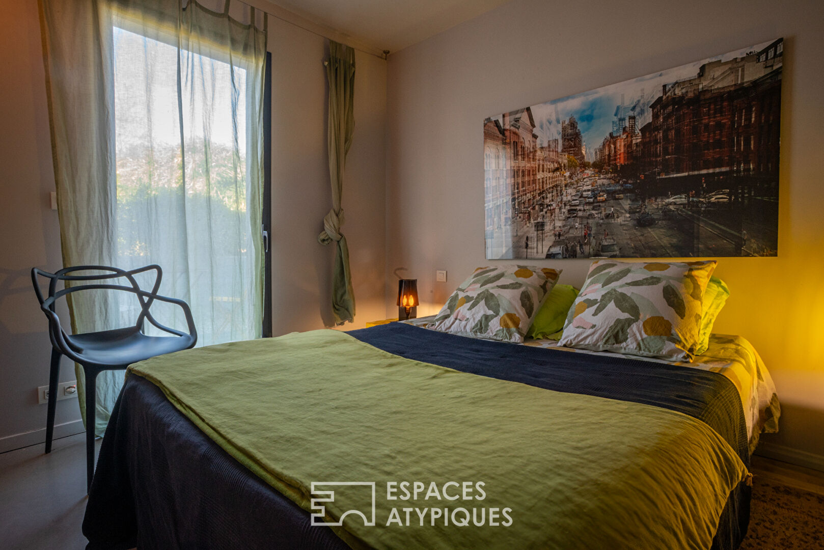 Villa d’architecte de plain-pied  avec vue, piscine et grand garage