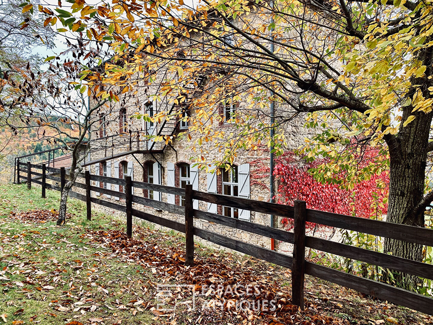 En Ardèche, des propositions d’accueil, sous le charme d’une ancienne école.