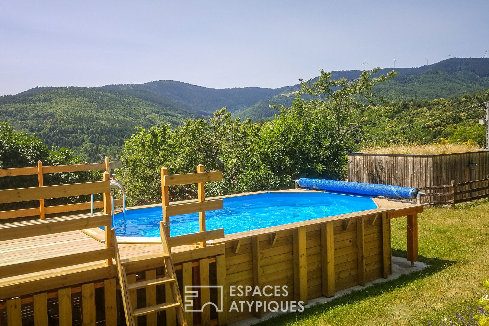En Ardèche, des propositions d’accueil, sous le charme d’une ancienne école.