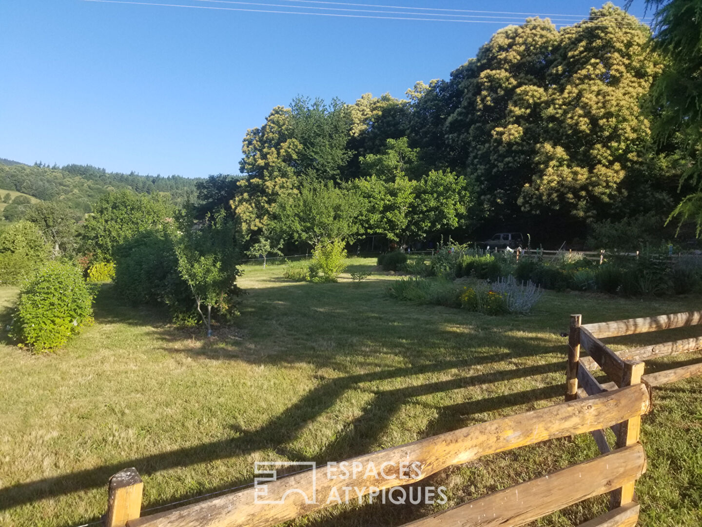 En Ardèche, des propositions d’accueil, sous le charme d’une ancienne école.