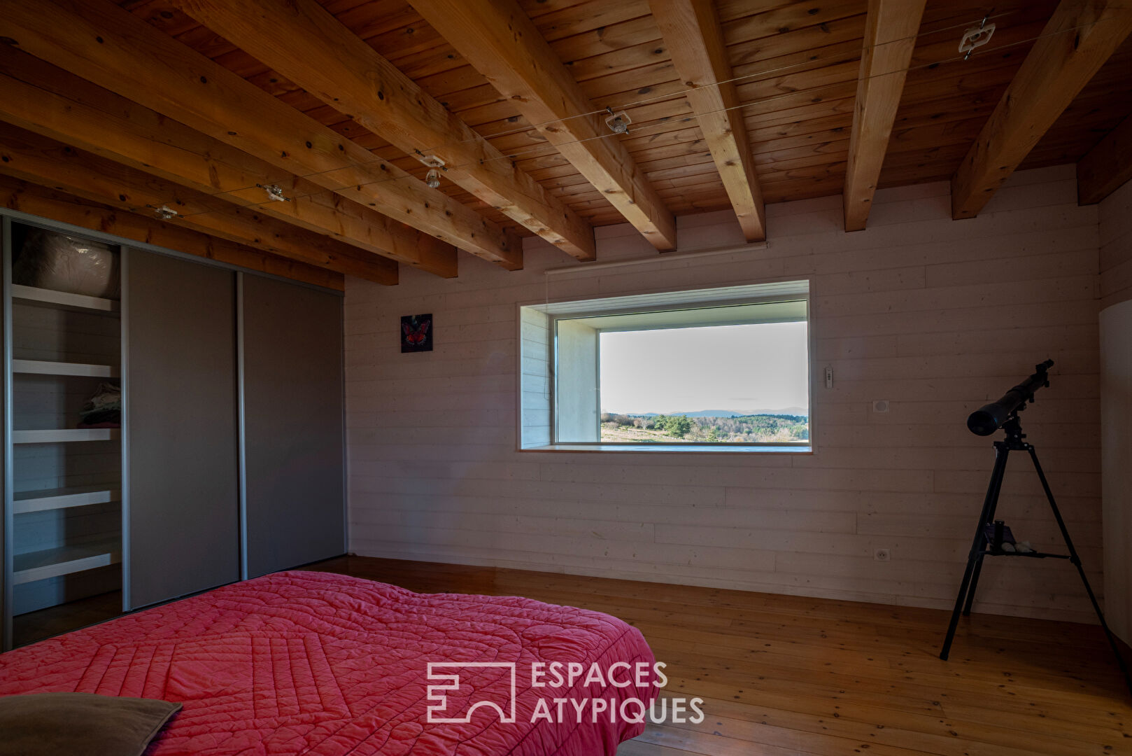 Ancienne ferme rénovée, un balcon naturel sur les monts d&rsquo;Ardèche.