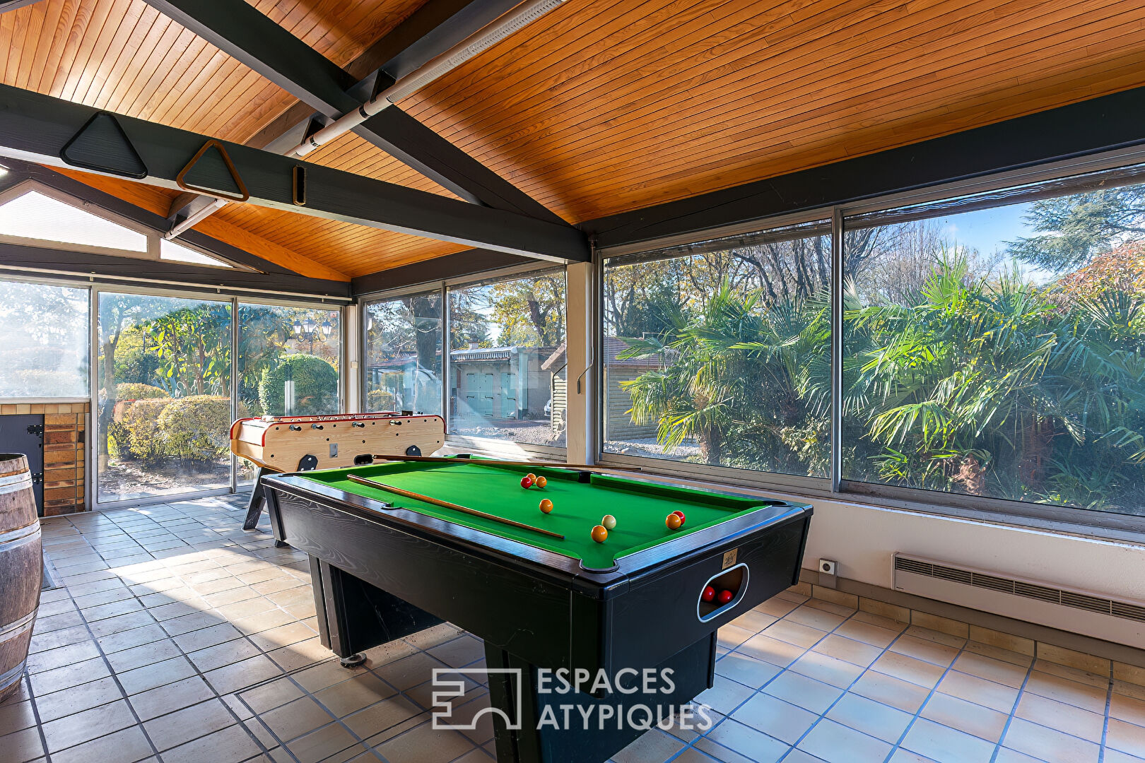 Maison de caractère et dépendances Atypiques dans un parc arboré aux portes de Valence