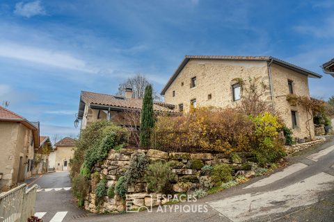 Ancienne bâtisse en pierre rénovée au coeur de Saint-Martin-le-Colonel, au pied du Vercors