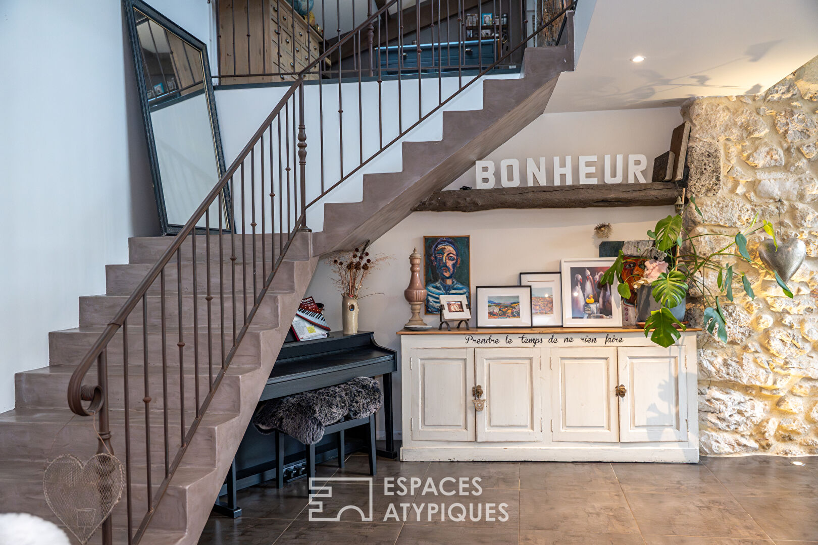 Ancienne bâtisse en pierre rénovée au coeur de Saint-Martin-le-Colonel, au pied du Vercors