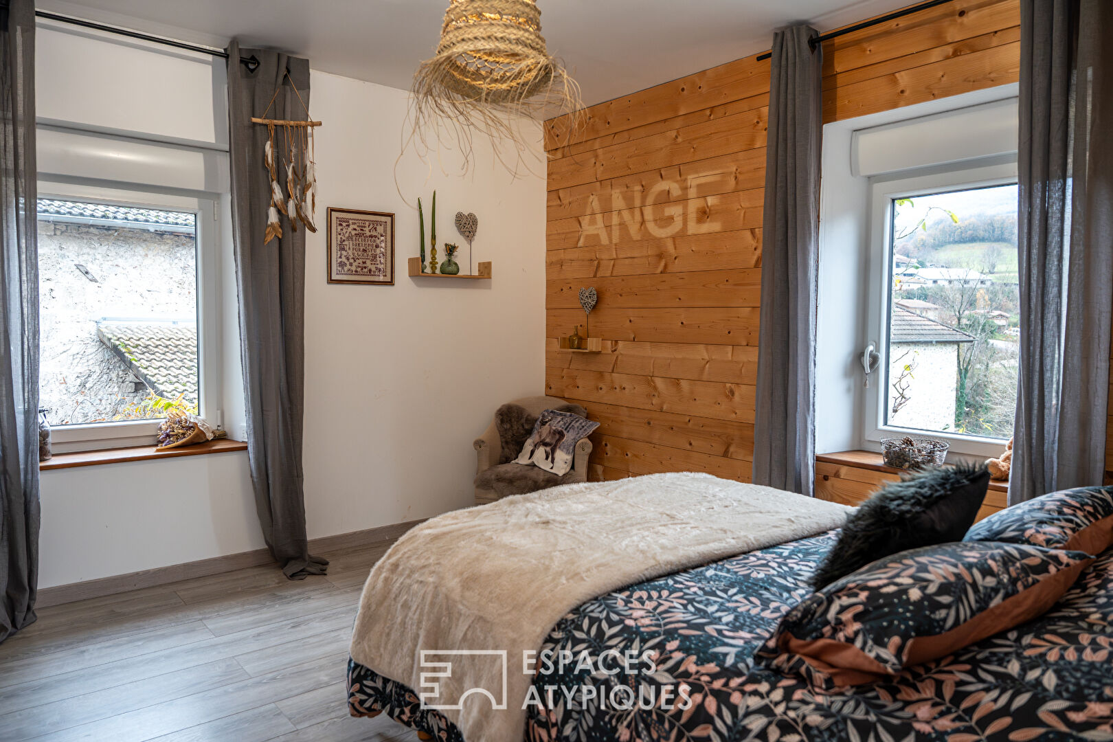 Ancienne bâtisse en pierre rénovée au coeur de Saint-Martin-le-Colonel, au pied du Vercors