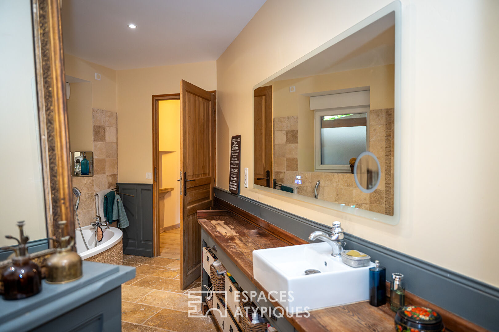 Ancienne bâtisse en pierre rénovée au coeur de Saint-Martin-le-Colonel, au pied du Vercors