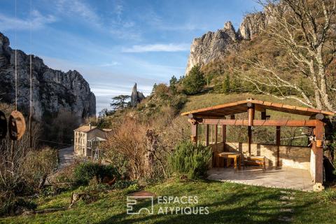 Maison de caractère rénovée et son espace naturel de 2 hectares proche Valence TGV