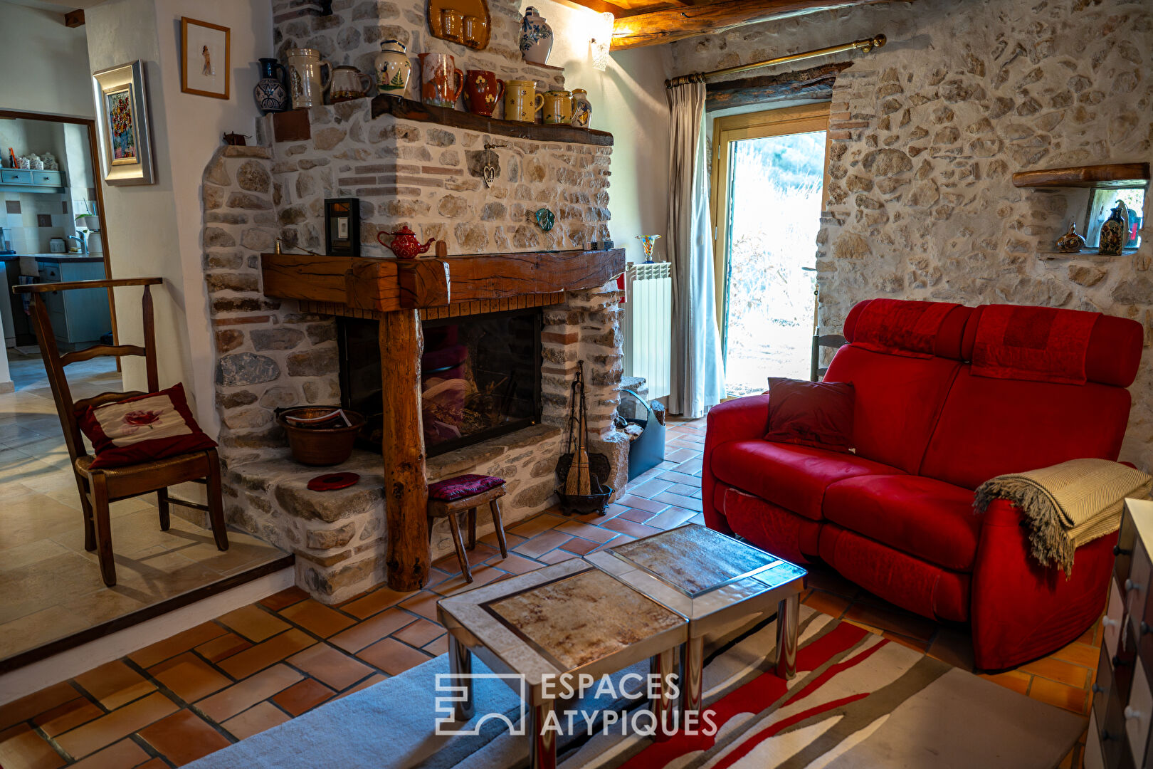 Maison en pierre XIXe rénovée avec vue et vaste terrain arboré