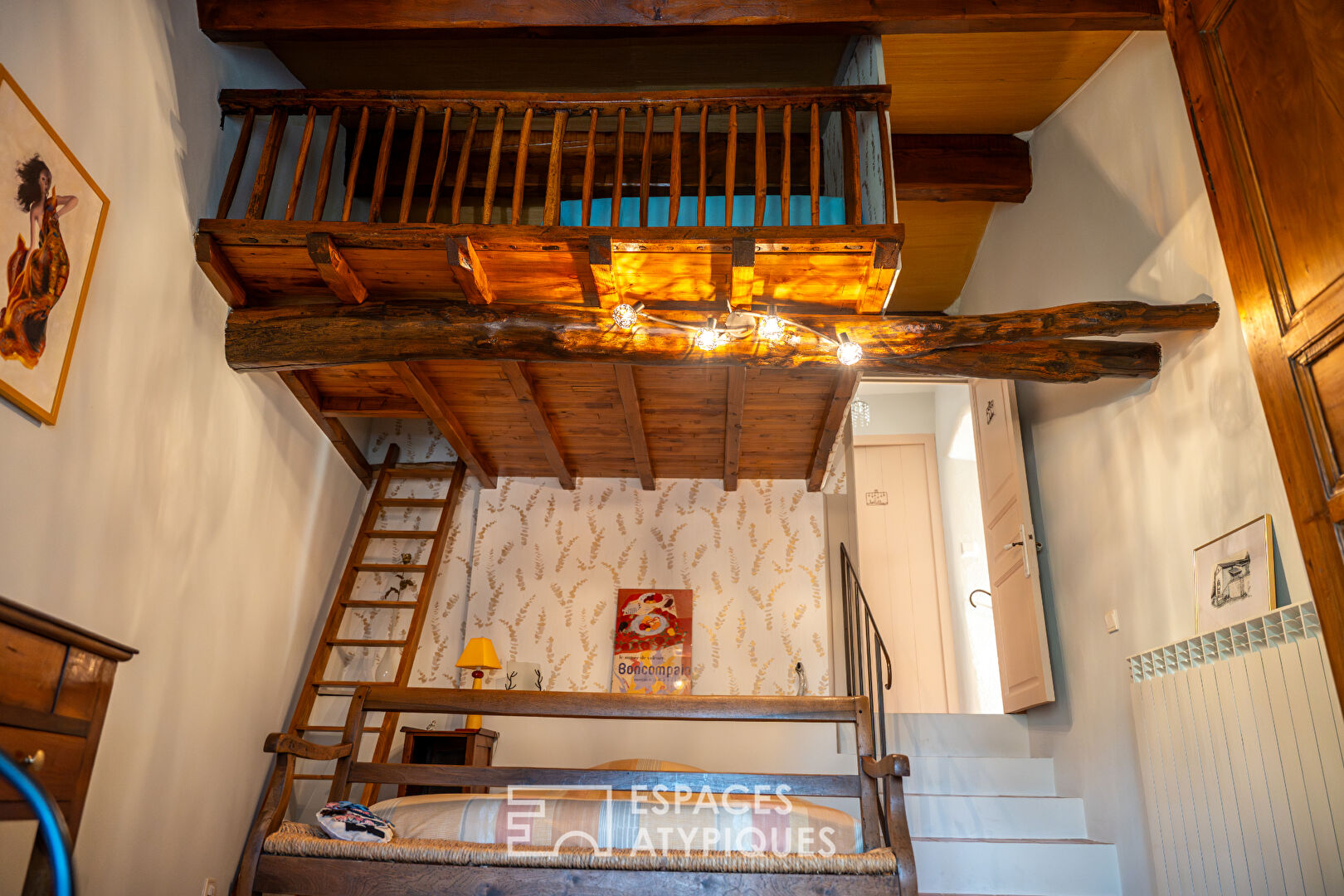 Maison en pierre XIXe rénovée avec vue et vaste terrain arboré