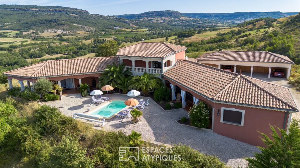 Villa de charme  d'inspiration provençale avec son incomparable panorama sur les monts d'Ardèche