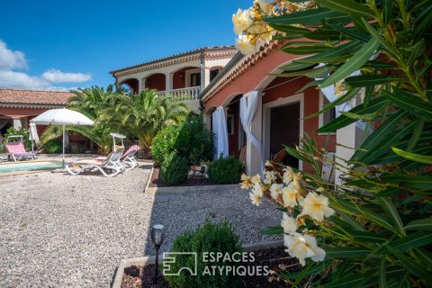 Villa de charme  d’inspiration provençale avec son incomparable panorama sur les monts d’Ardèche