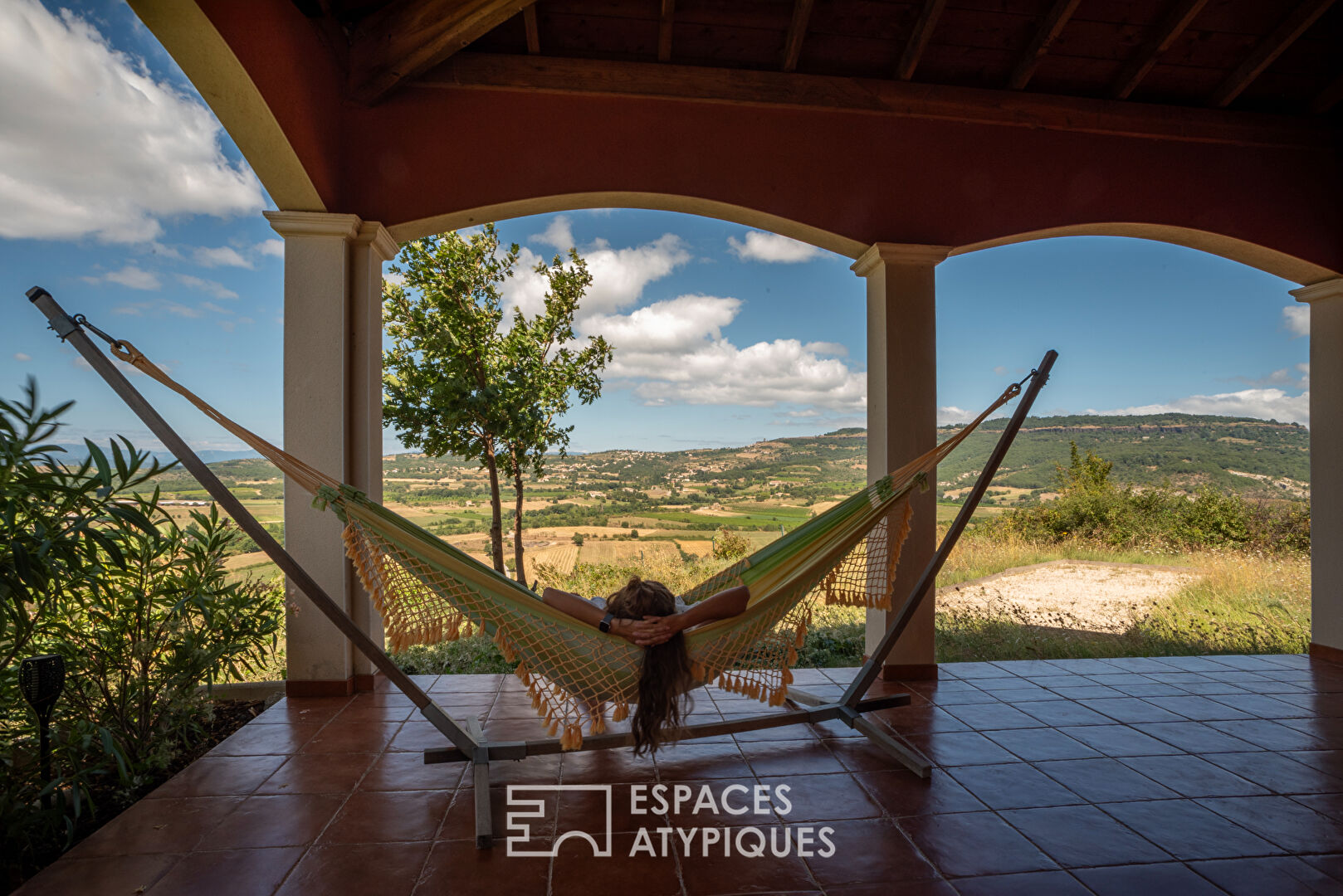 Villa de charme  d’inspiration provençale avec son incomparable panorama sur les monts d’Ardèche