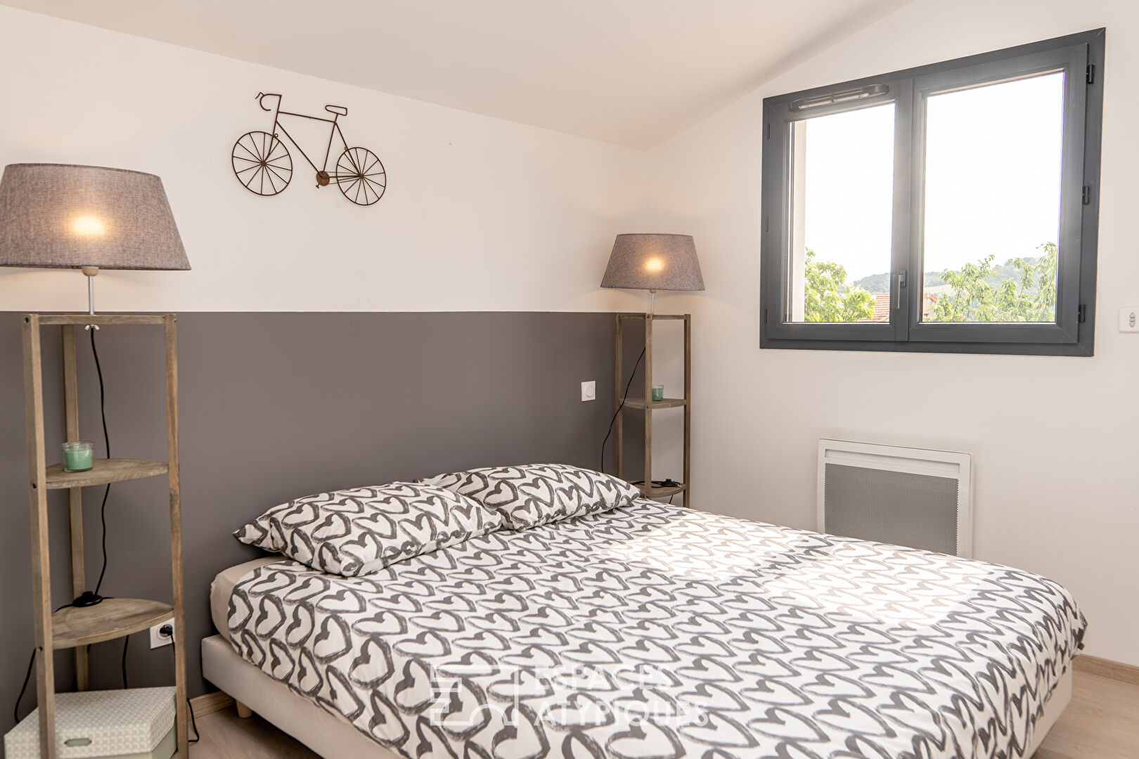 En Ardèche, maison de village contemporaine et insolite.