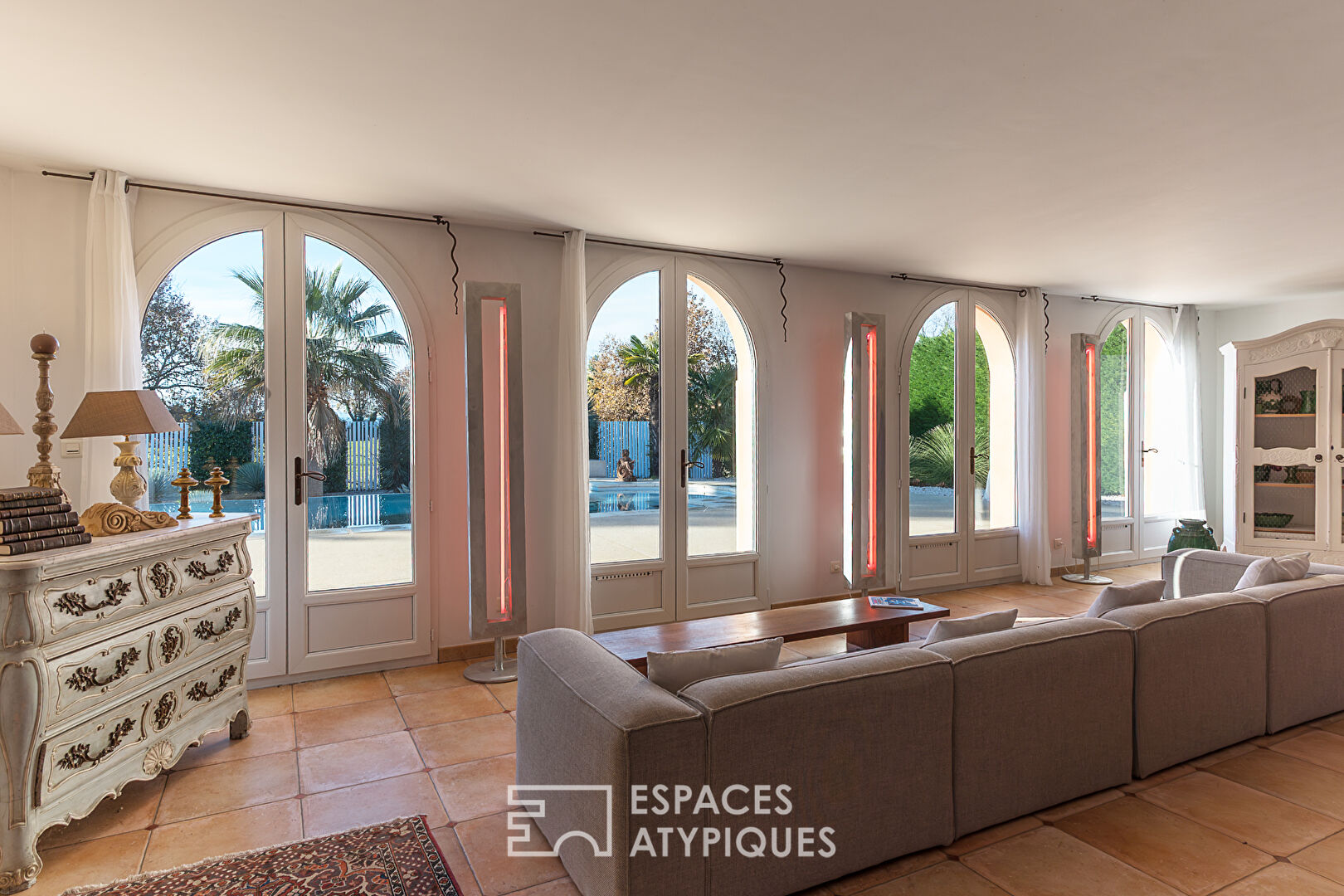 Ancien prieuré rénové sur jardin paysager avec vue dégagée sur les sommets du Vercors