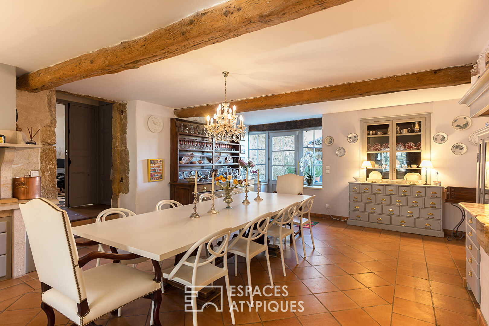 Ancien prieuré rénové sur jardin paysager avec vue dégagée sur les sommets du Vercors