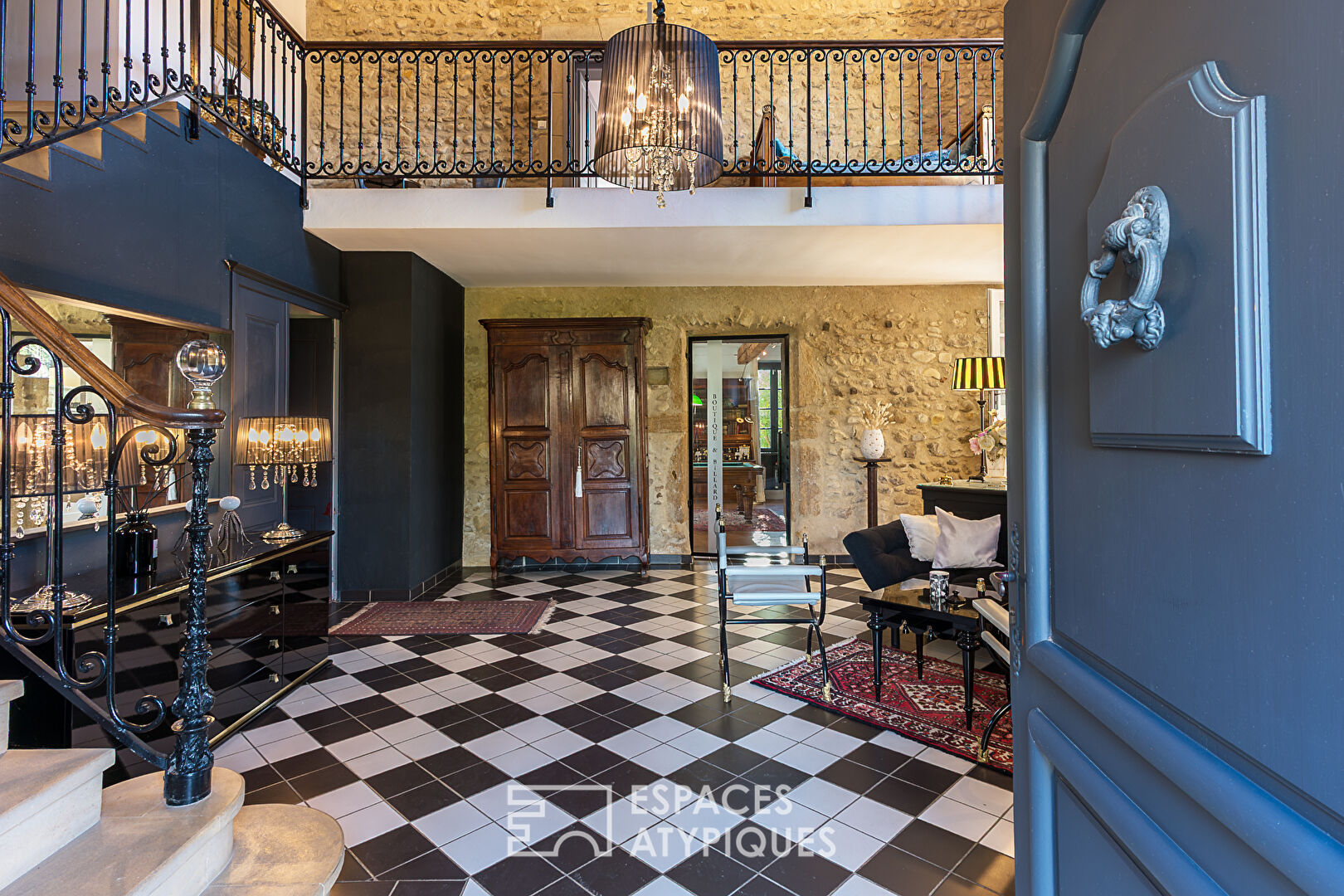 Ancien prieuré rénové sur jardin paysager avec vue dégagée sur les sommets du Vercors