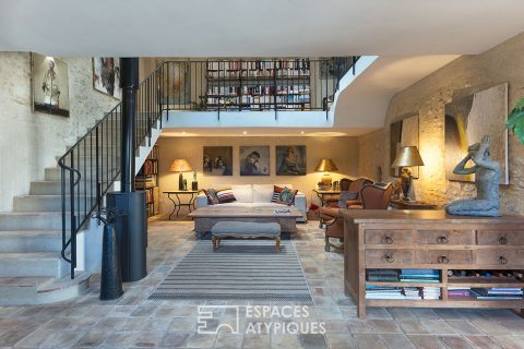 Maison de caractère avec dépendances, terrain, piscine chauffée et vue imprenable
