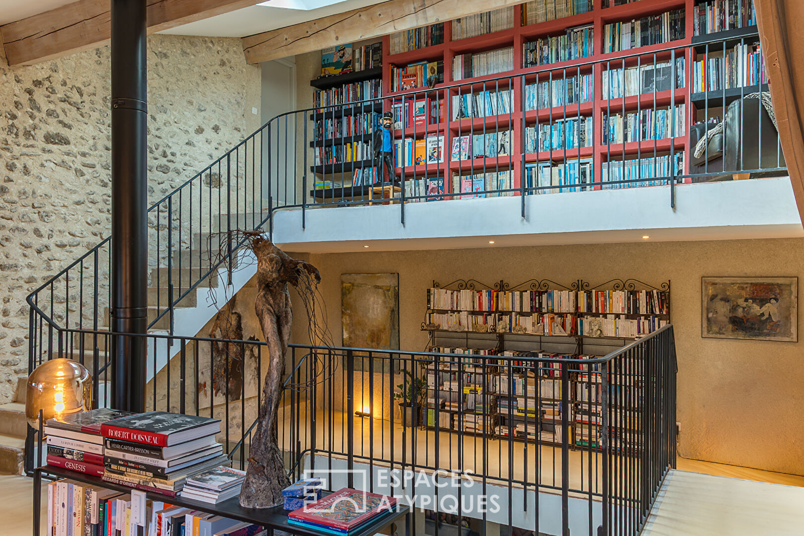 Maison de caractère avec dépendances, terrain, piscine chauffée et vue imprenable