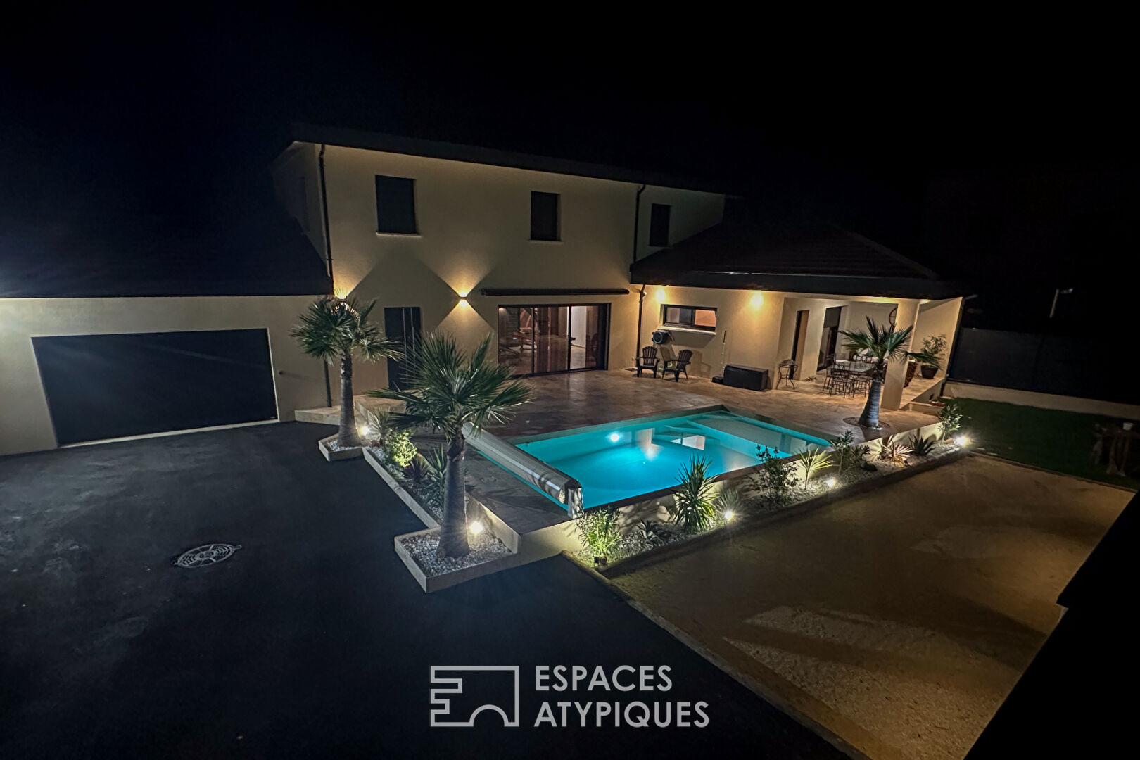 Maison contemporaine avec piscine et extérieur détente