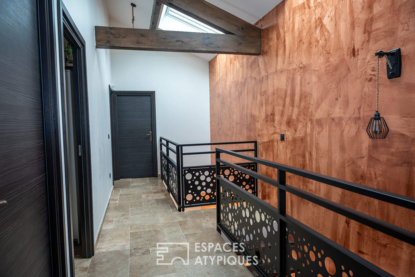 Maison contemporaine avec piscine et extérieur détente