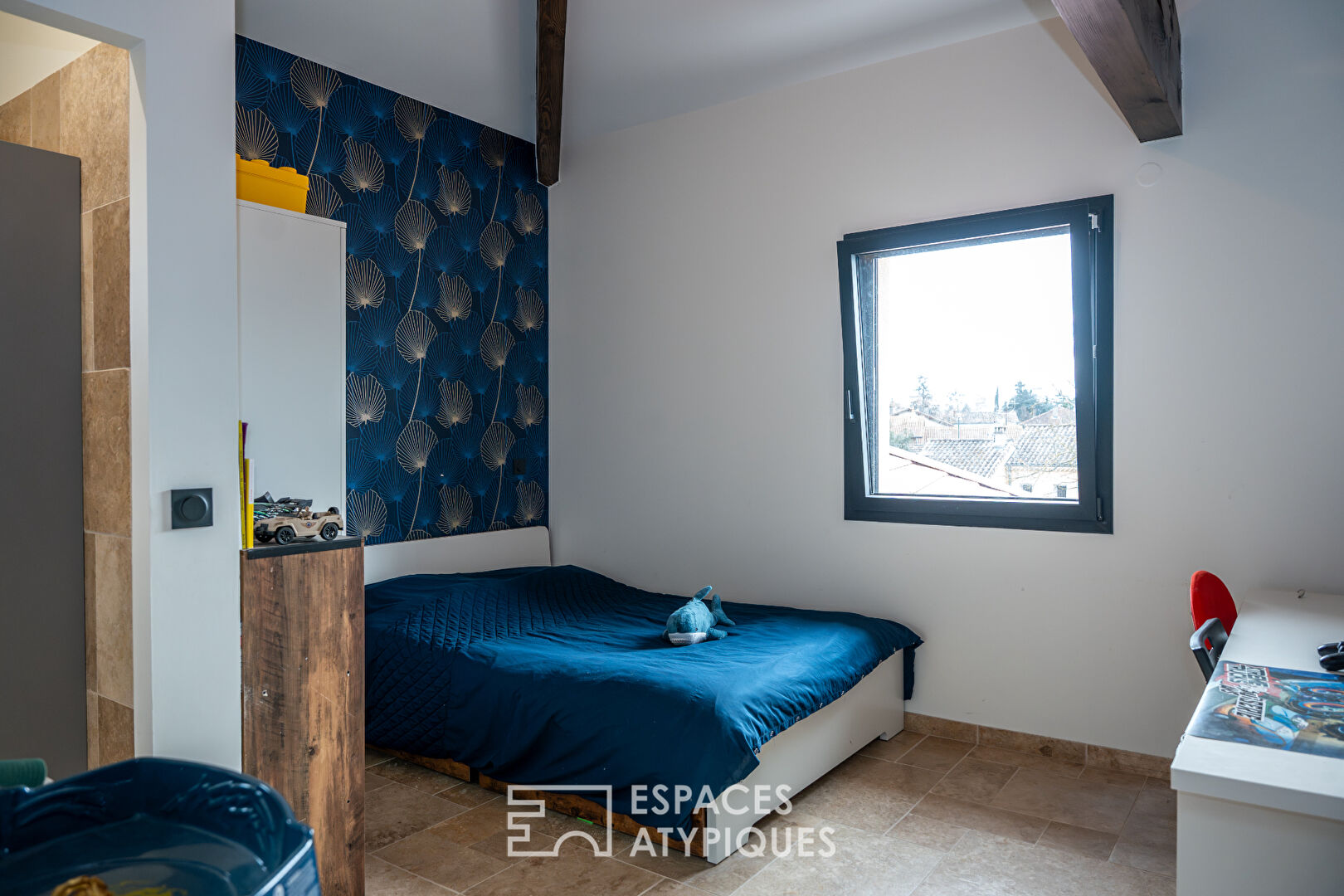 Maison contemporaine avec piscine et extérieur détente