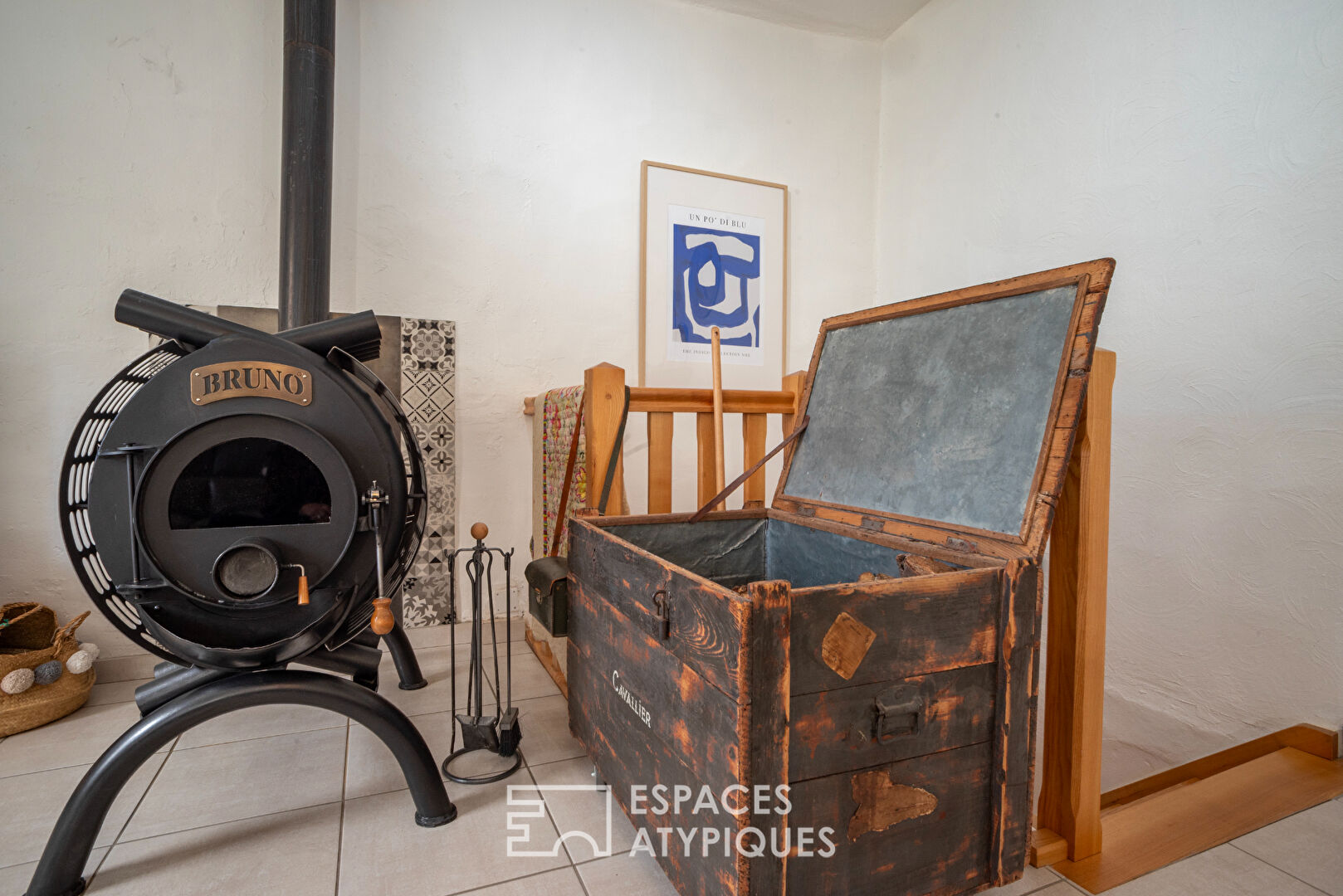 Mas de caractère avec piscine, panneaux solaires et vue sur la montagne