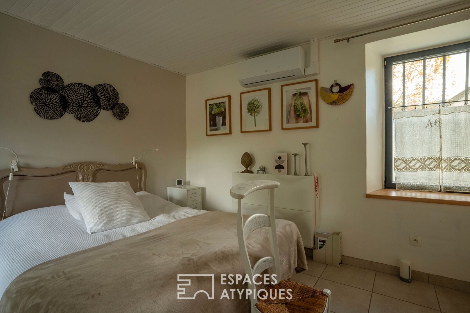 Mas de caractère avec piscine, panneaux solaires et vue sur la montagne