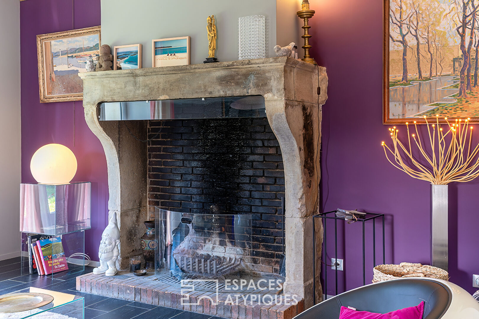 Ancien prieuré rénové dans un cadre bucolique face à la tour de Crest