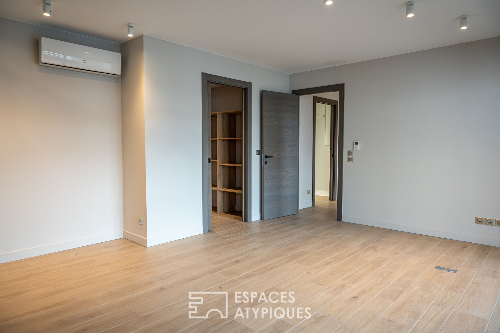 Duplex contemporain en dernier étage avec 2 terrasses et 3 garages