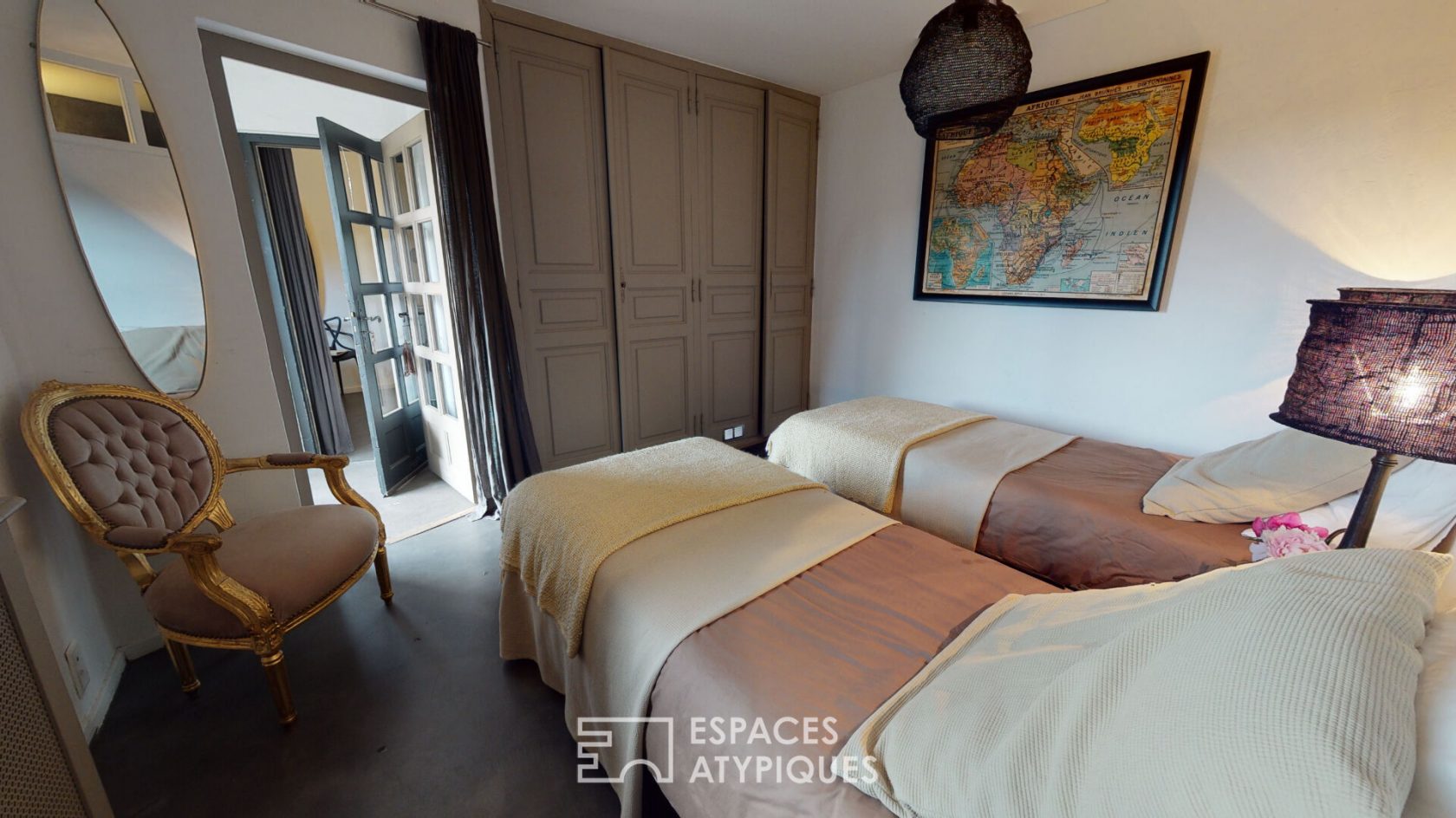 Mas de caractère en pierre avec piscine entouré de 14 hectares de nature