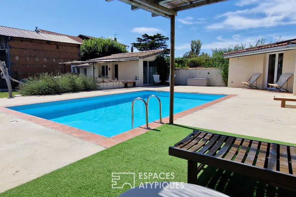 Maison familiale du XIXe siècle avec piscine et dépendances