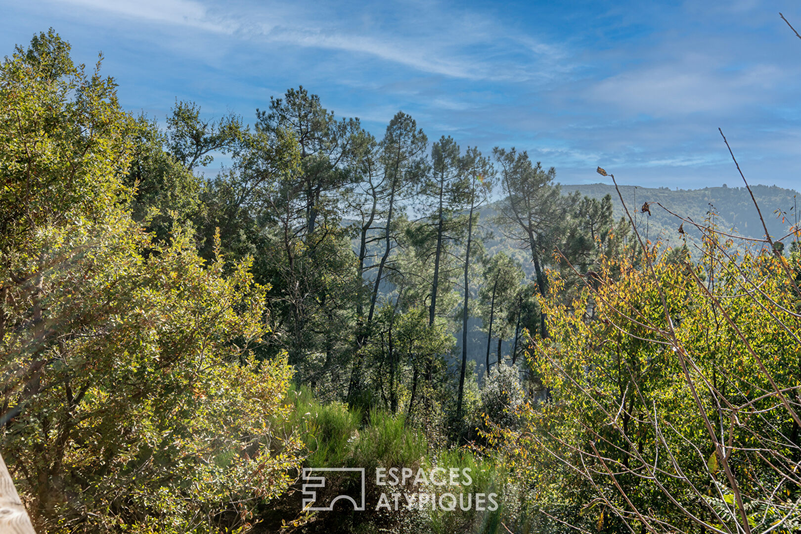 Maison bioclimatique en bois dans un éco-hameau en Ardèche