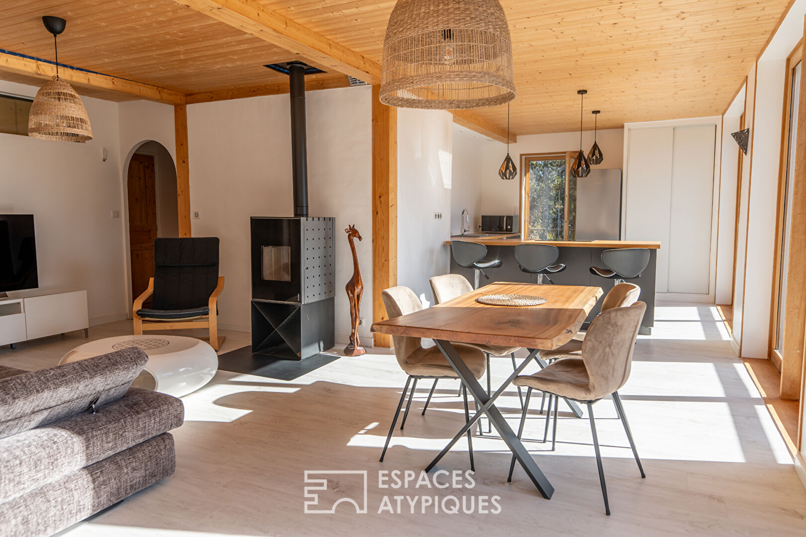 Maison bioclimatique en bois dans un éco-hameau en Ardèche