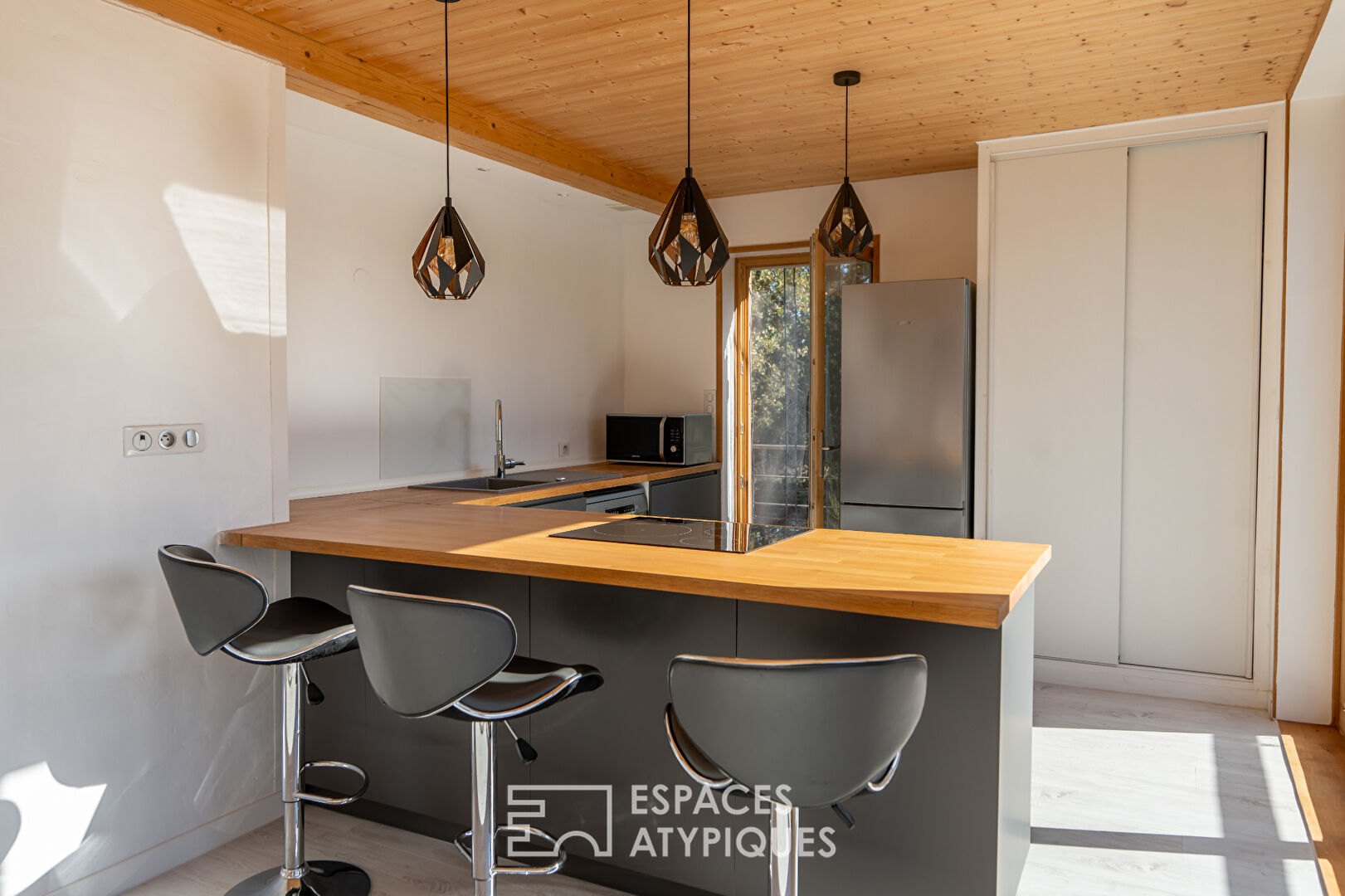 Maison bioclimatique en bois dans un éco-hameau en Ardèche