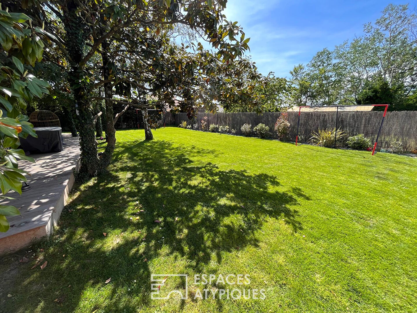 Villa plain-pied contemporaine avec piscine à Montélier