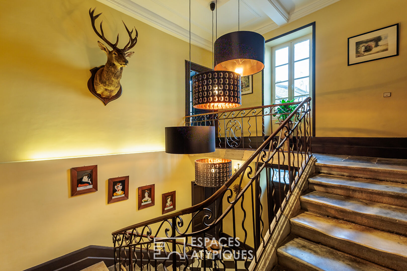 Hôtel particulier avec piscine et 4 appartements indépendants à Montélimar