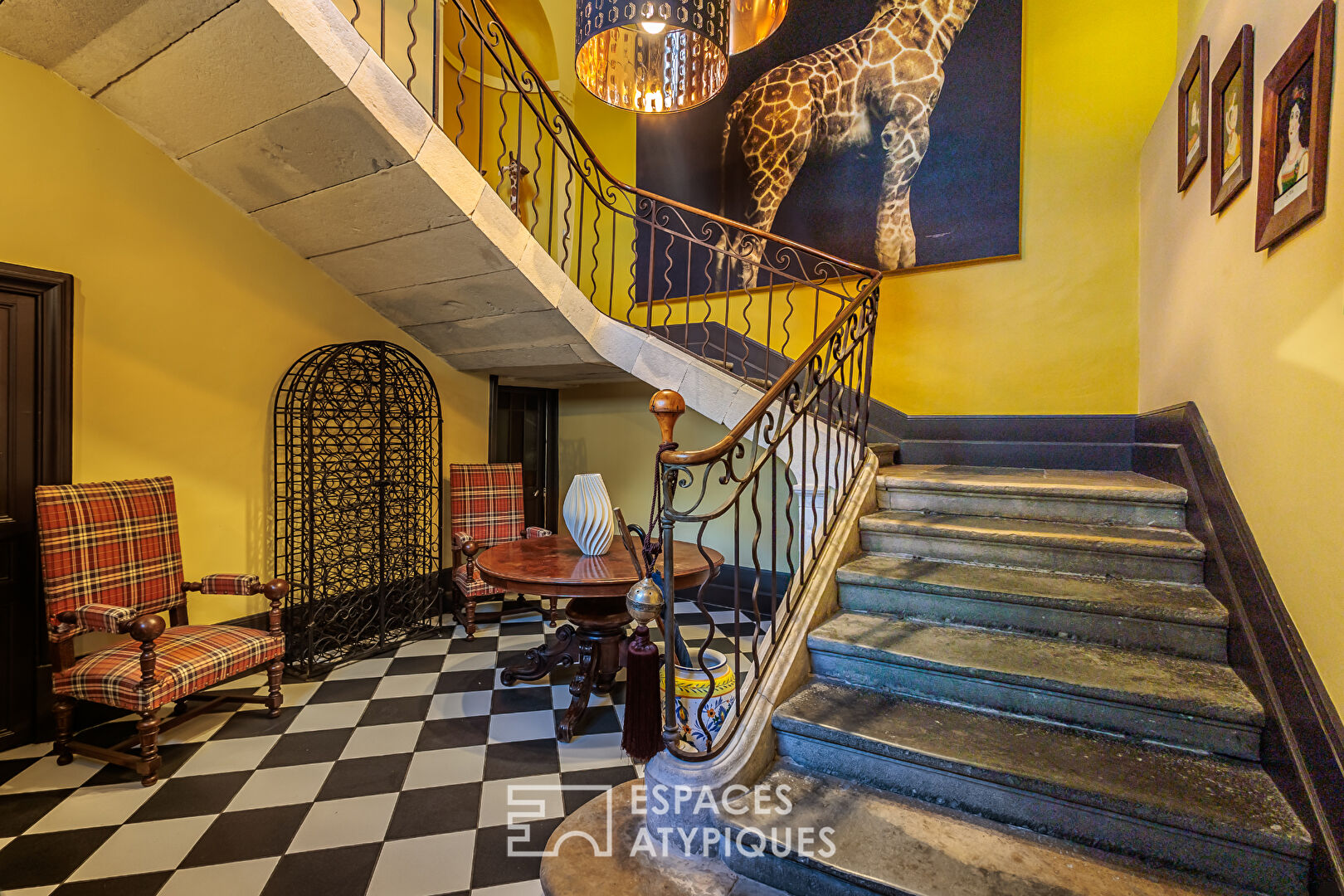 Hôtel particulier avec piscine et 4 appartements indépendants à Montélimar