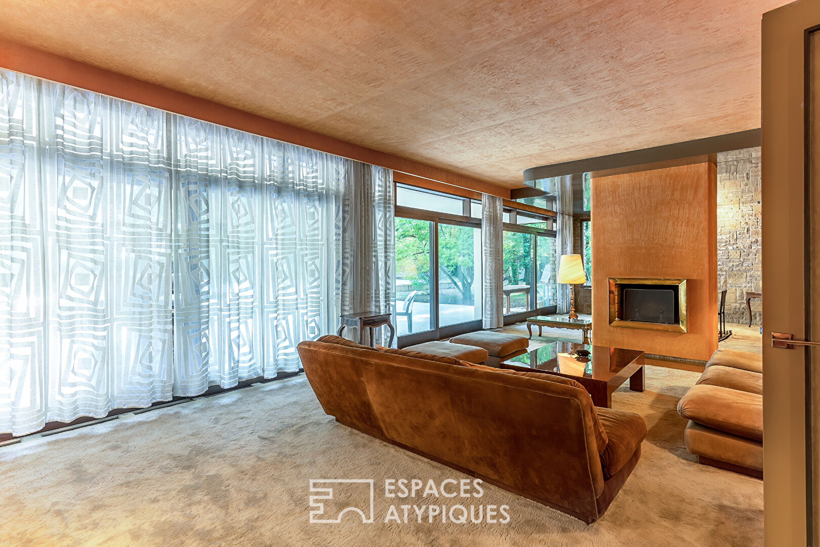 Villa d&rsquo;architecte moderniste au coeur d&rsquo;un parc, à Montélier