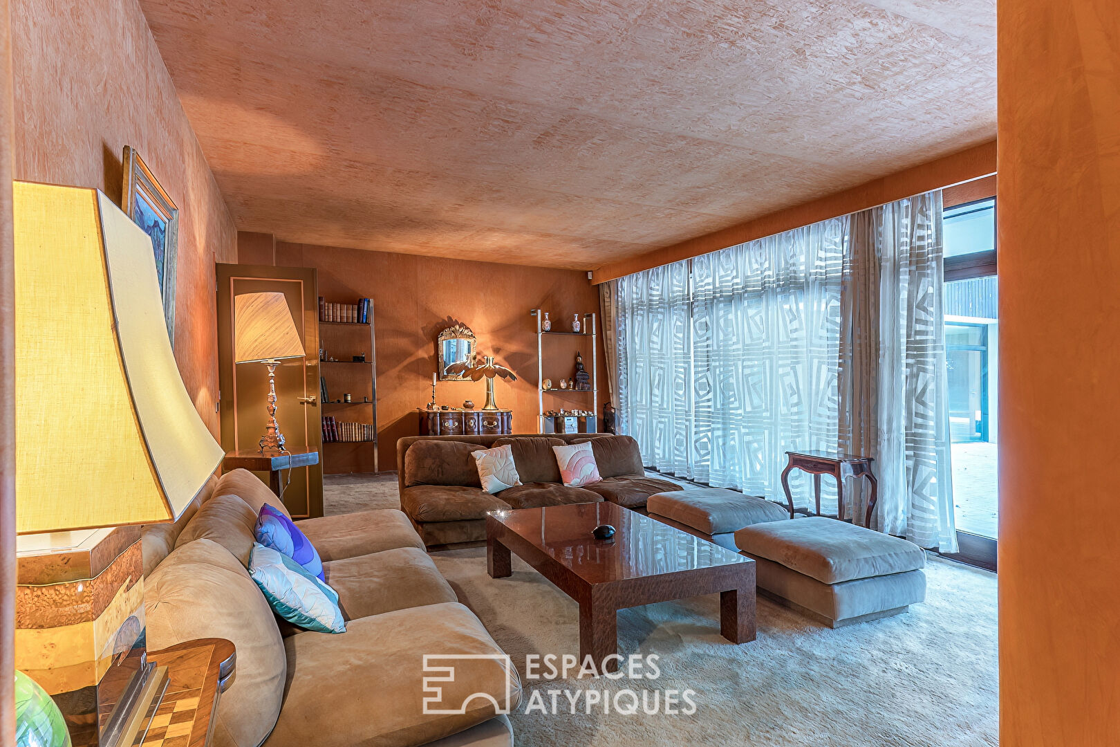 Villa d&rsquo;architecte moderniste au coeur d&rsquo;un parc, à Montélier