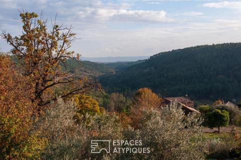 Ancienne magnanerie en pierre, rénovée, nichée dans un village du sud de l&rsquo;Ardèche